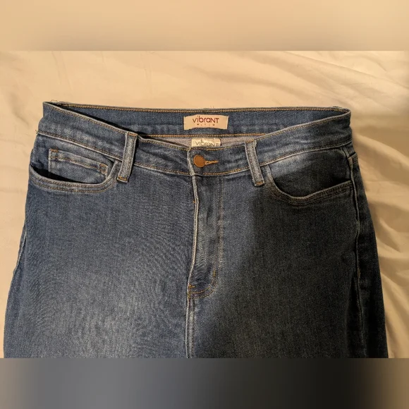 NWOT Vibrant M.I.U. Slim Flare Smooth & Stretchy Jean - Picture 3 of 6